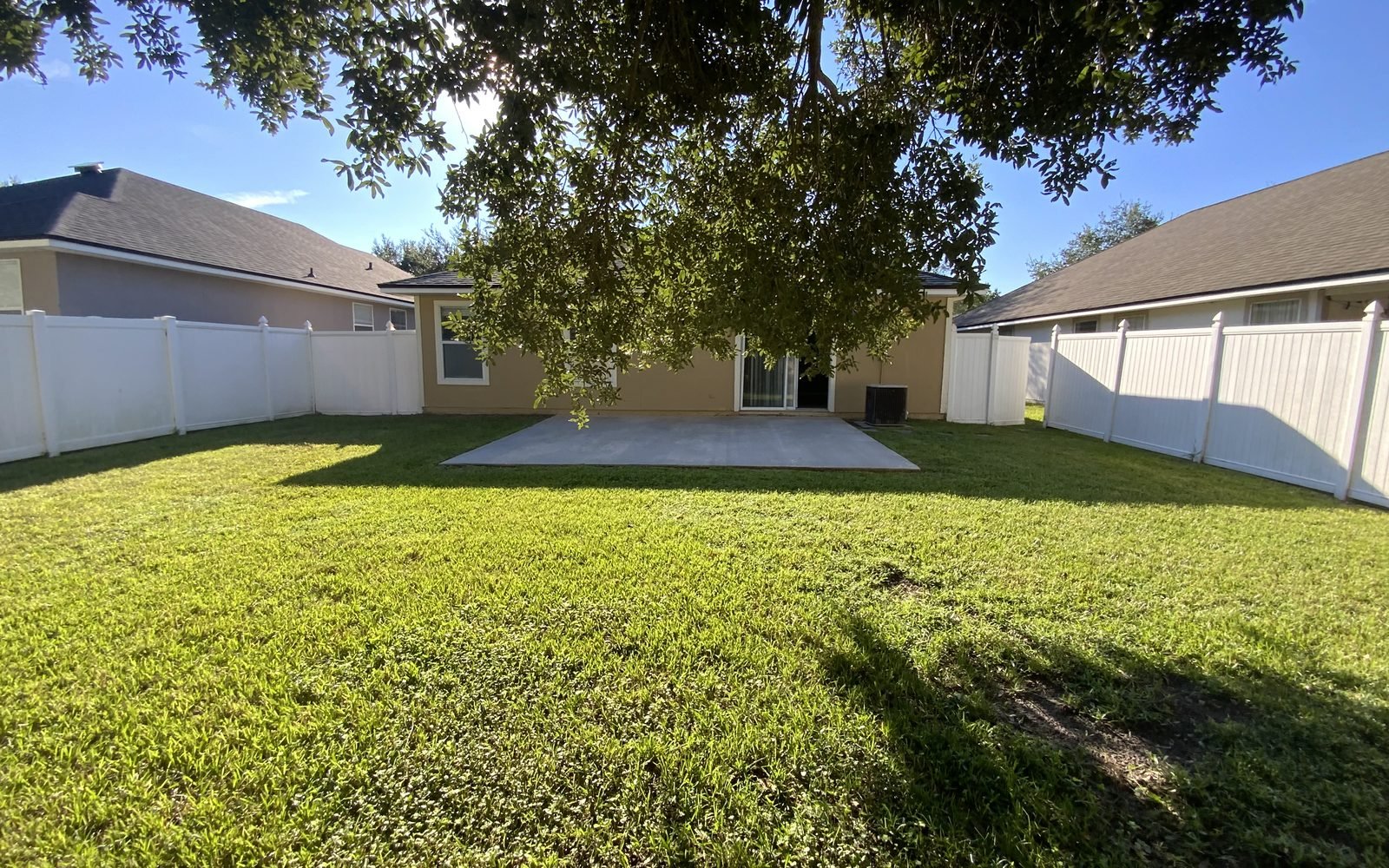 A typical fenced Oakleaf backyard with mature shade