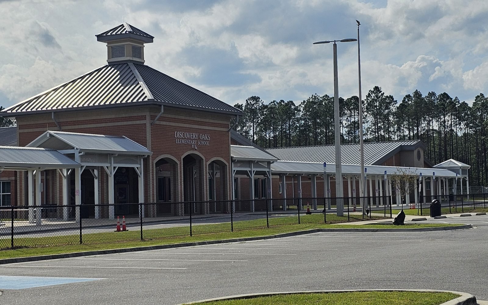 Newer community buildings along the main roads in Oakleaf